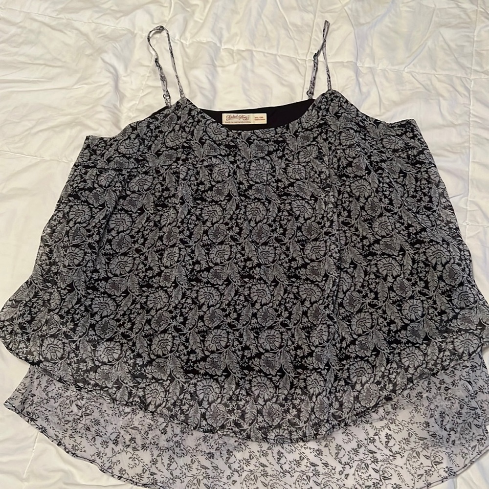 Black white lined adjustable tank